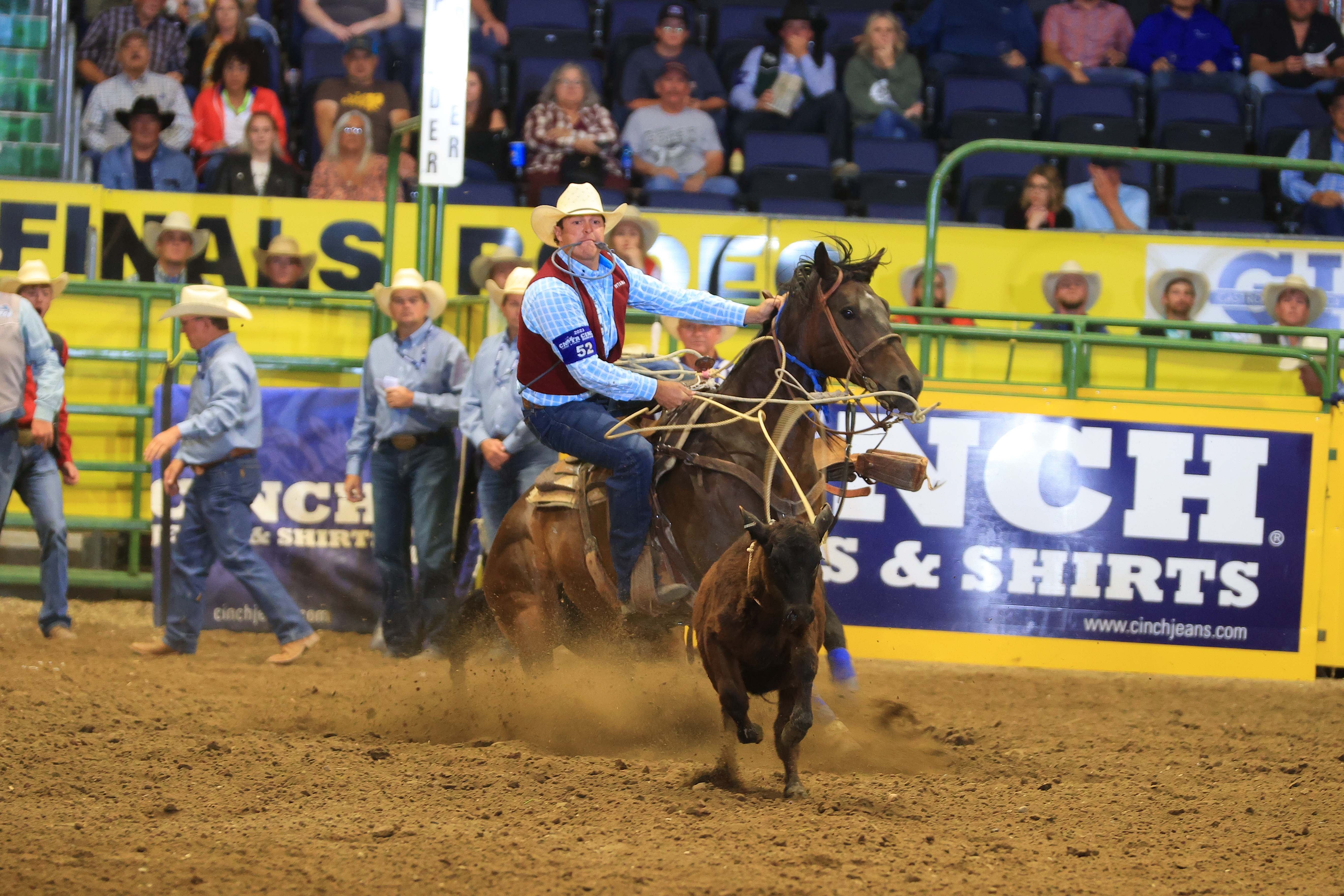 Quade Hiatt roping his calf in the third round of the 2023 CNFR.