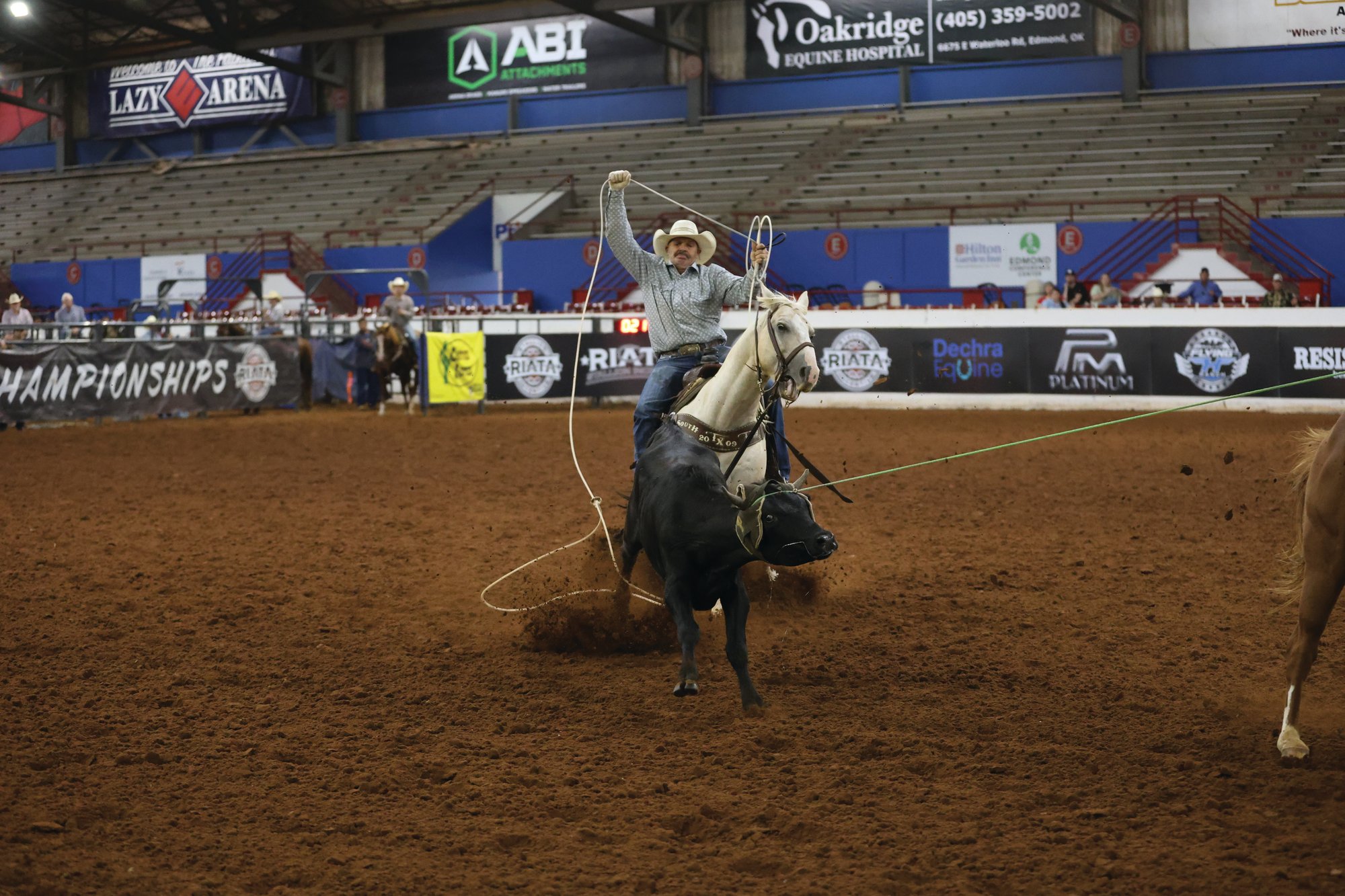JR Caldwell roping on Metallic To A Te at the Riata Championships